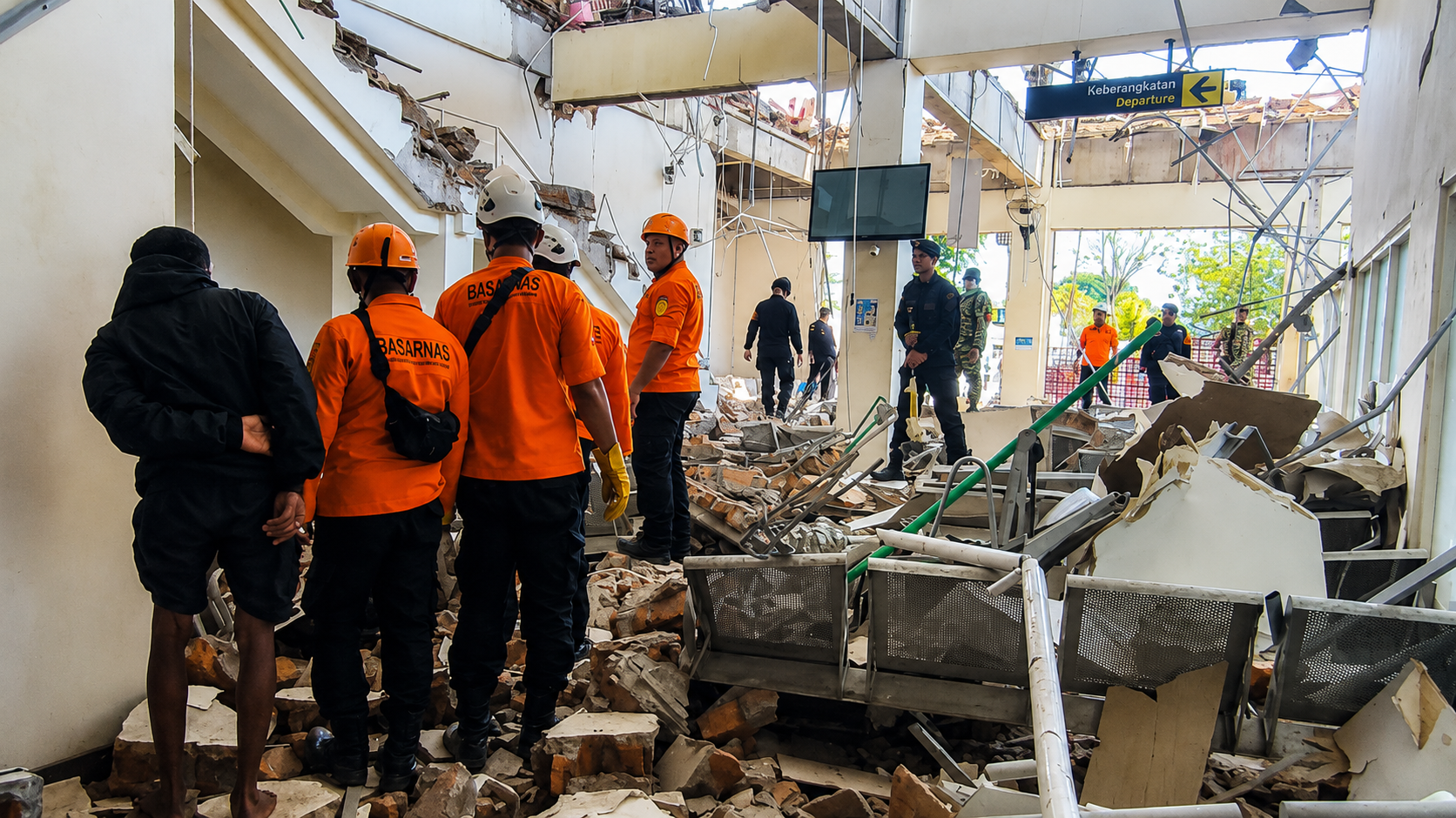 Sehari Usai Gempa NTT M 7,7, 27 Ton Logistik dan 3.500 Personel Dikerahkan
