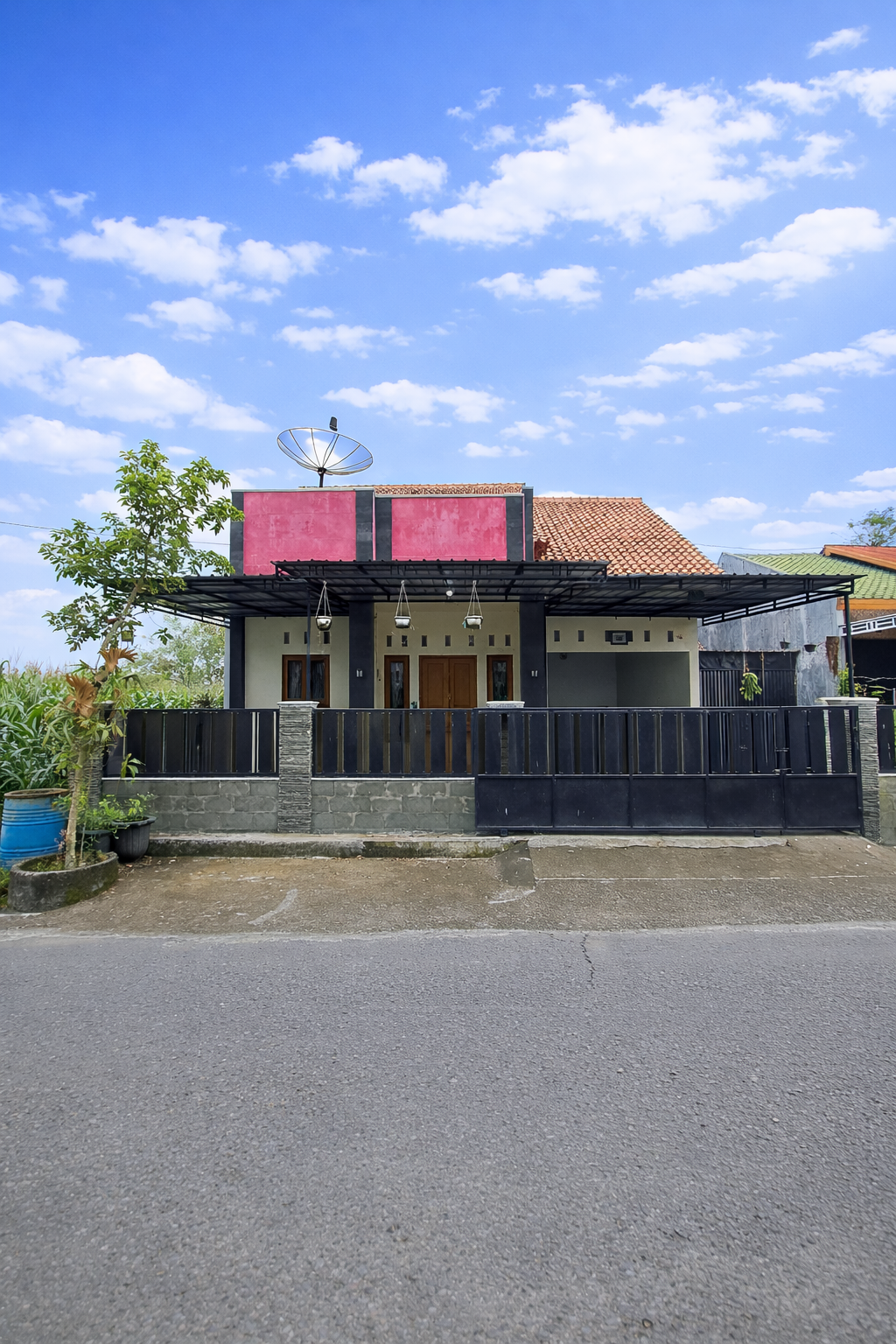 Rumah di Sleman Kalasan Dekat Bandara SHM Siap Huni Lahan Luas