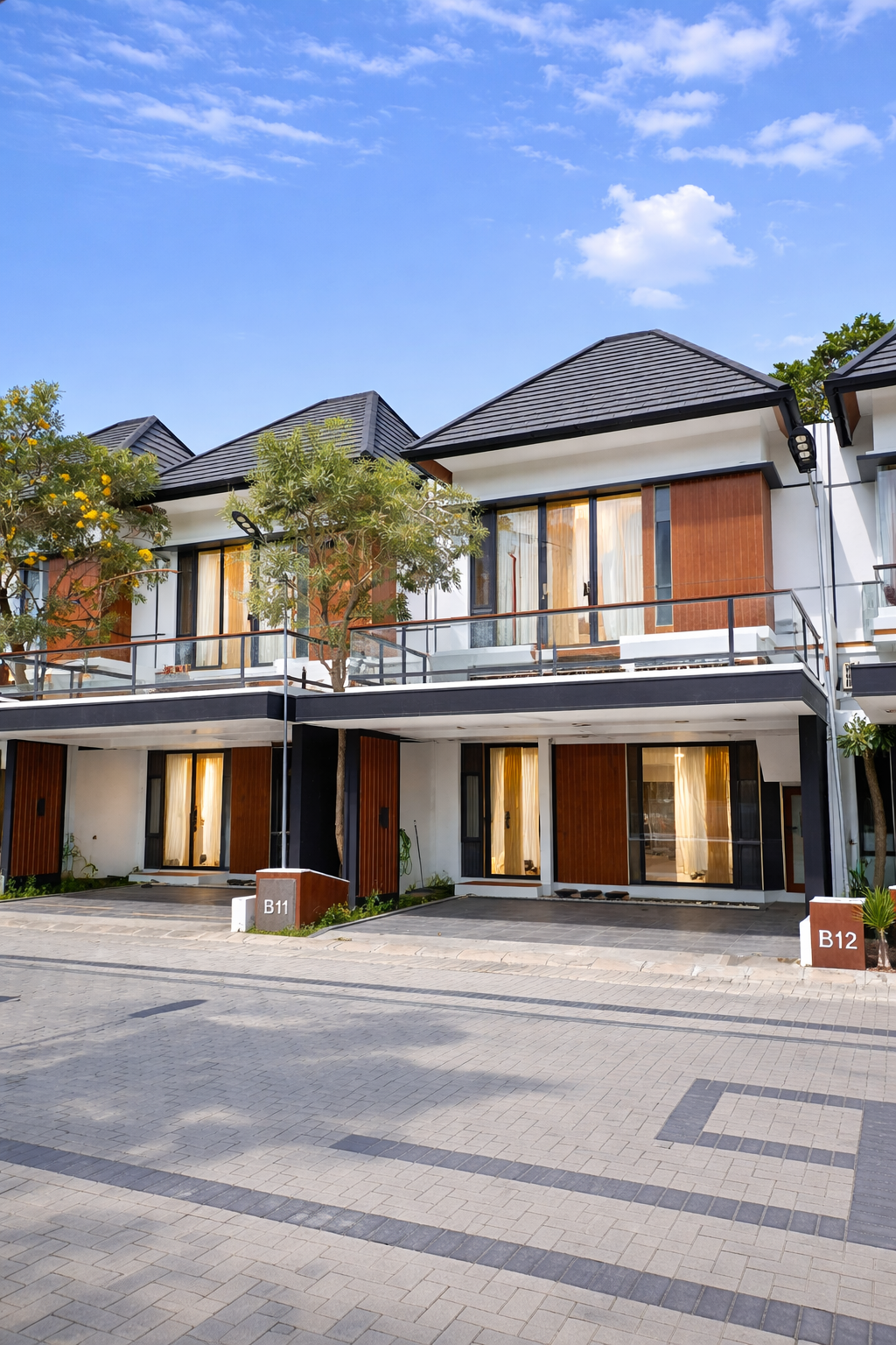 Rumah Mewah Belakang Casa Grande Ringroad Utara dekat Pakuwon Mall