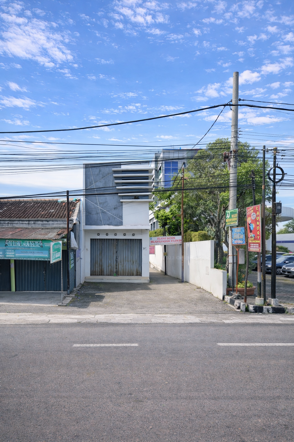 Ruko di Sleman Dijual Dekat Transmart Pinggir Jalan Solo Jogja Strategis