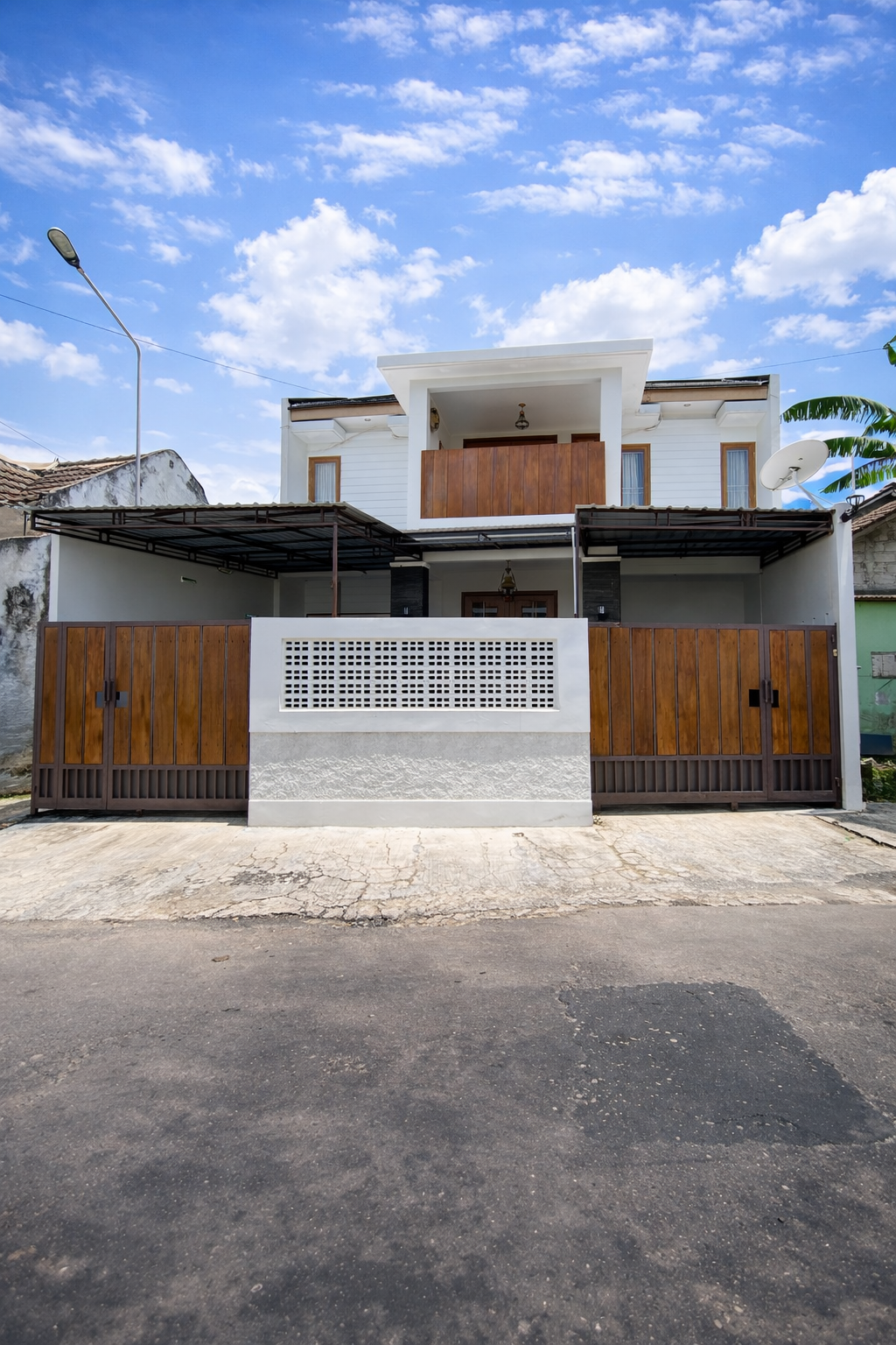Rumah Mewah 5 Kamar Tidur 13 Menit dari Kampus UGM Sleman