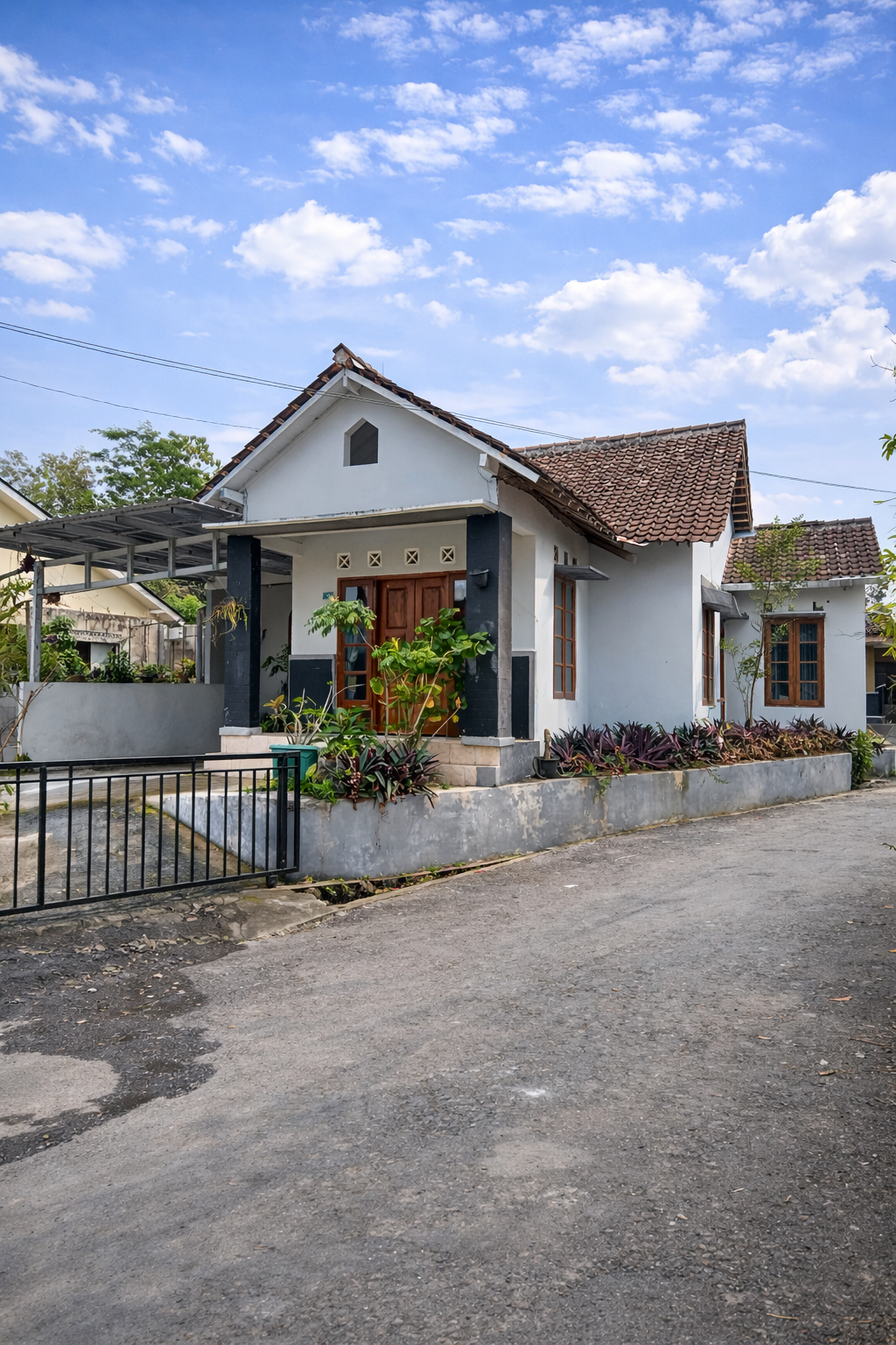 Rumah Tanah Luas Bisa Untuk Kost di Jalan Kaliurang Km 10 Dekat Kampus UGM