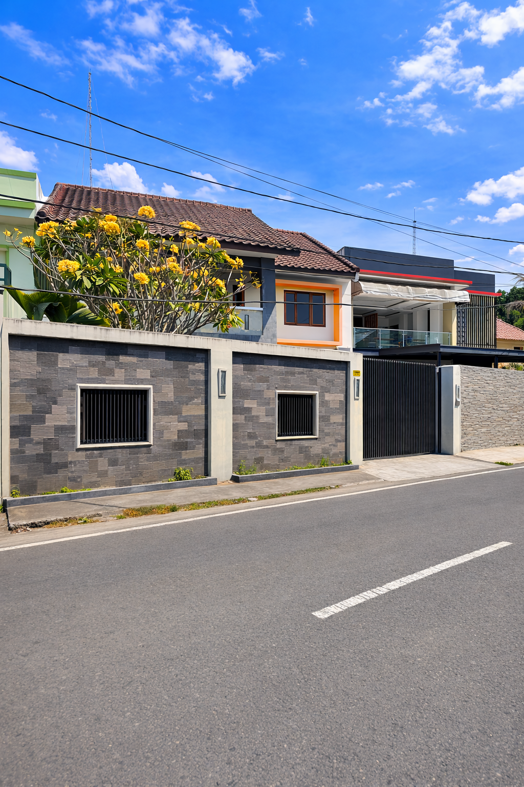 Rumah Mewah Luas 5 Kamar Tepi Jalan dekat Kampus UII Kaliurang