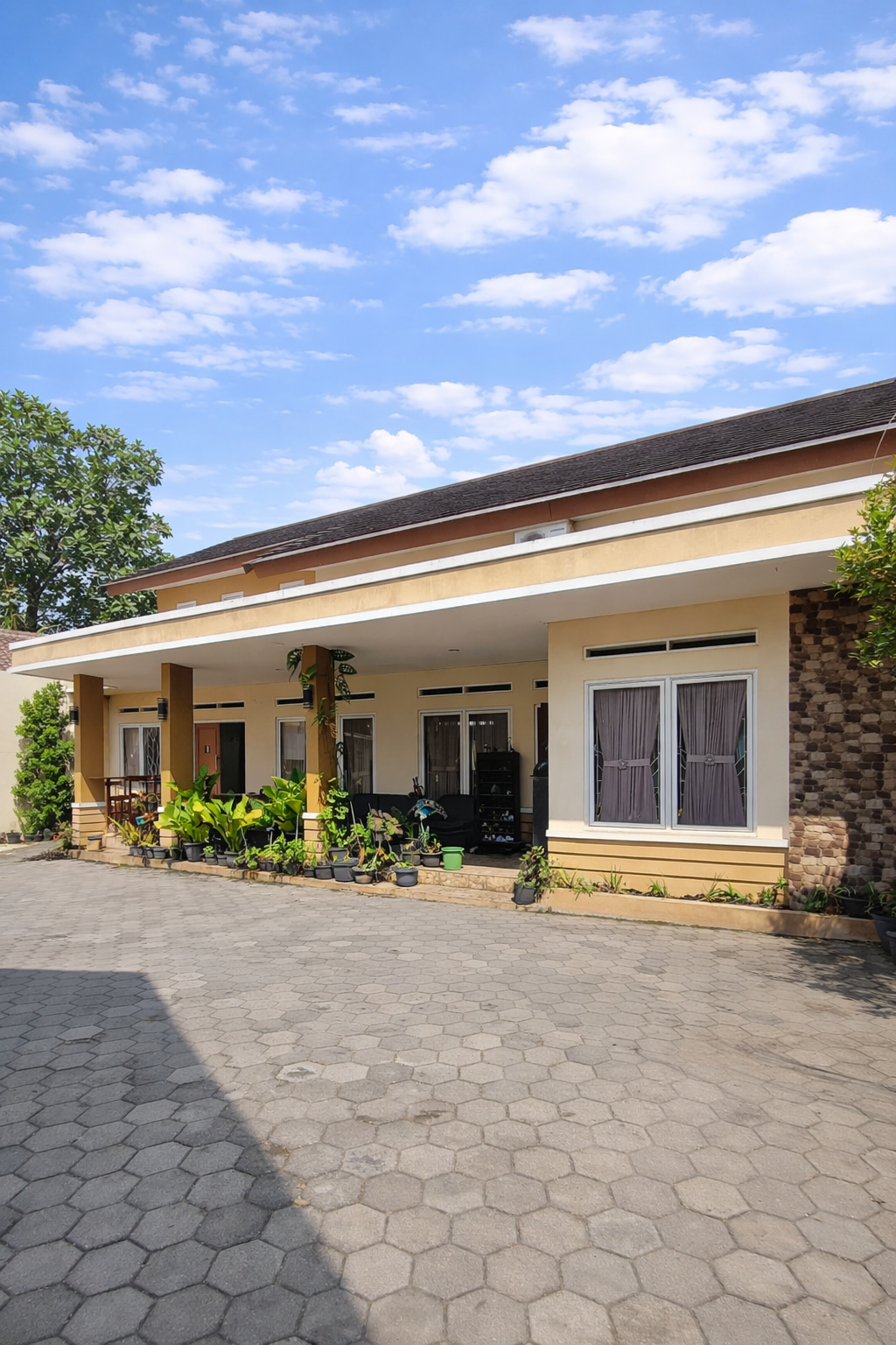 Rumah Tanah Luas 448 meter 3 Kamar dekat Kampus UPN Maguwo Sleman
