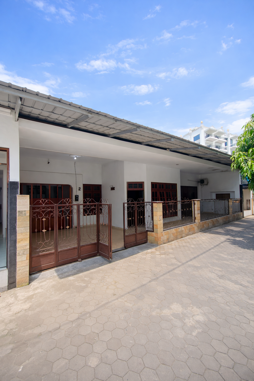 Rumah Tanah Luas 302 Meter Kamar dekat Jalan Tugu Jogja dan Mirota Godean