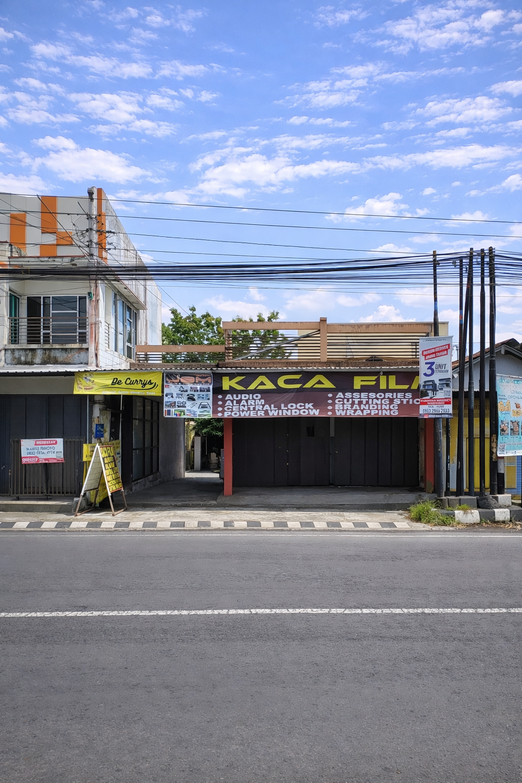 Rumah dan Ruko di Nogotirto Sleman 5 Kamar Tidur Siap Usaha
