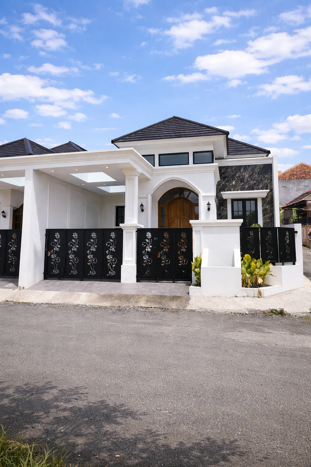Rumah Model Elegan Tanah Luas Jalan Kaliurang Dekat Kampus UII