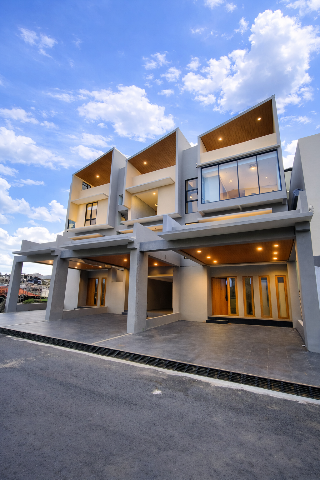 Rumah Mewah 4 Lantai dekat Jalan Gejayan Pakuwon Mall dan Kampus UNY