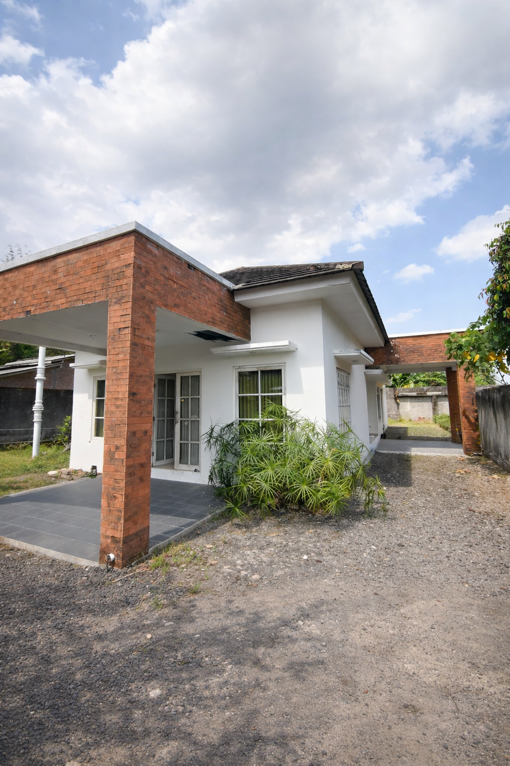 Rumah Luas Tanah 701 Meter 4 Kamar Mlati Dekat Terminal Jombor