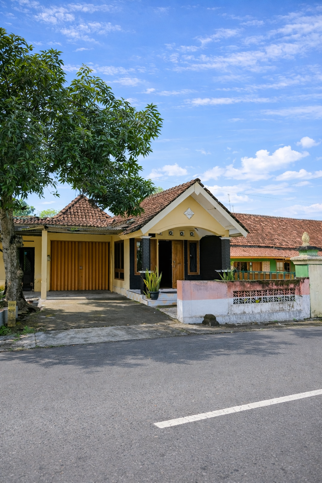 Rumah Klasik Tanah Luas Khas Jawa 7 Menit dari Pasar Godean Sleman