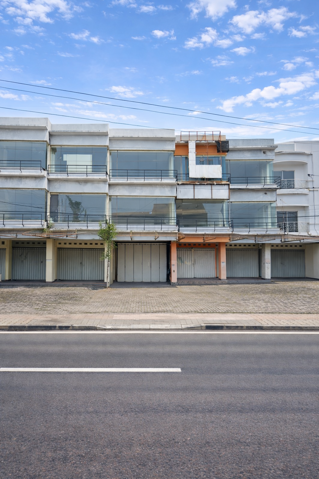 Ruko Strategis Jalan HOS Cokroaminoto Jogja, 6 Unit Siap Usaha, Luas 1001 m²