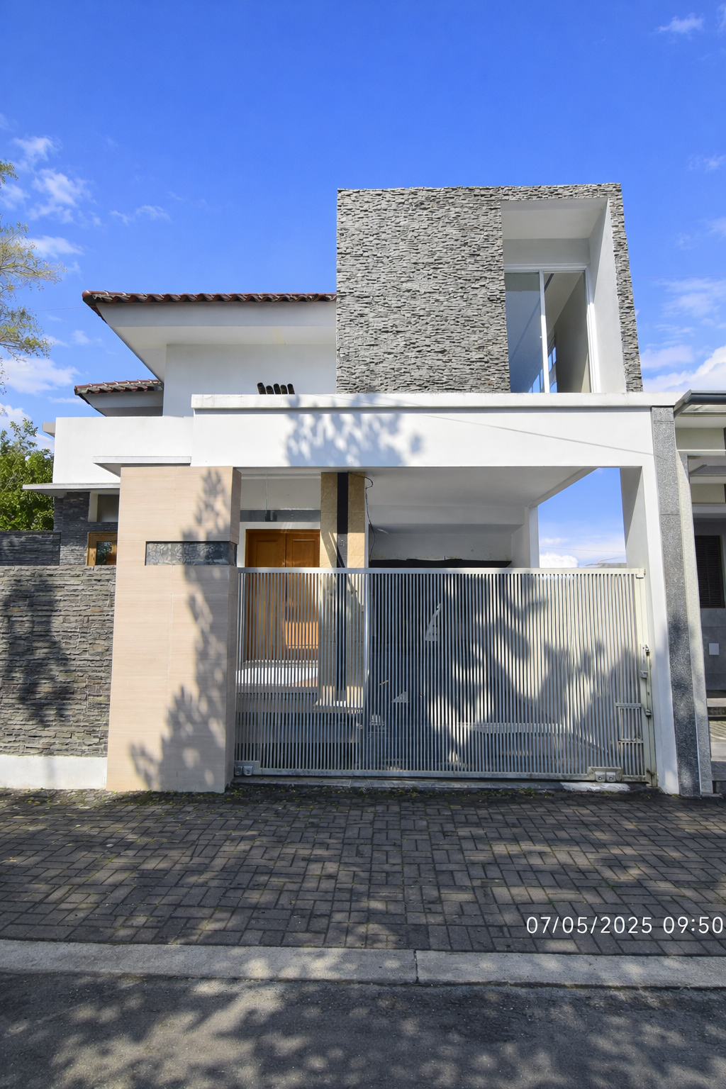 Rumah 2 Lantai Palagan Sleman, Luas 290m² Dekat UGM Harga Nego!
