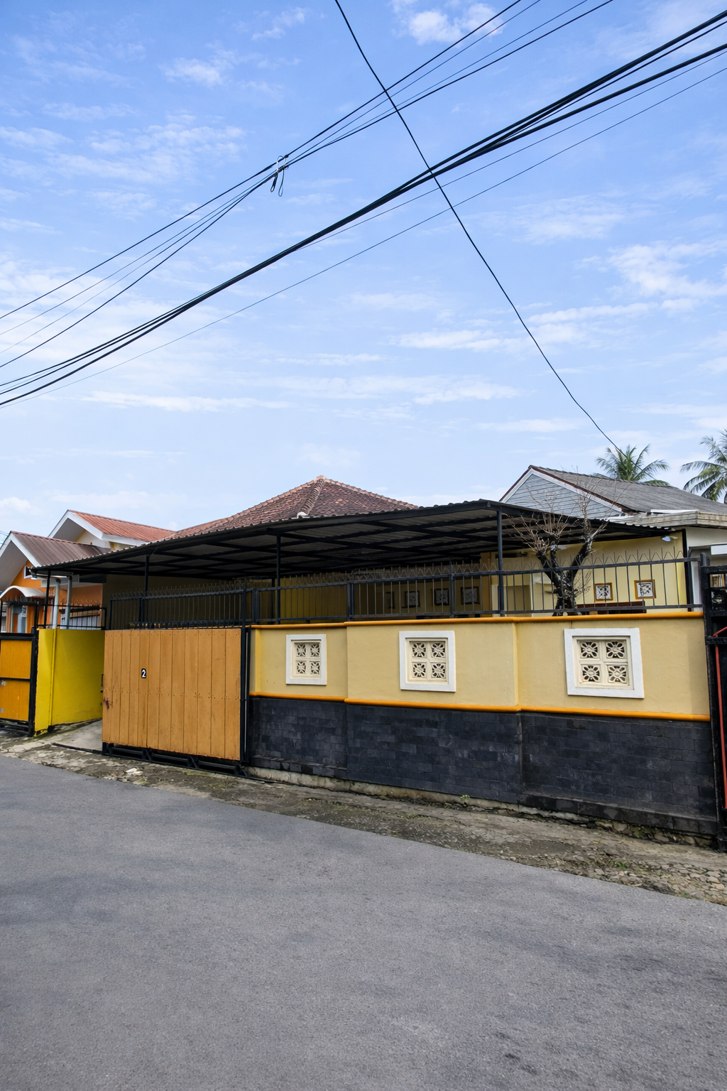 Rumah 2 Lantai Ngaglik Sleman, Luas 254m² Dekat UII Harga Nego!