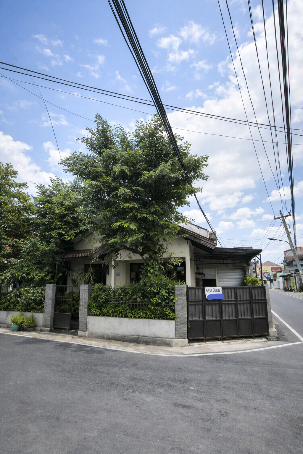 Rumah Tepi Jalan Kledokan Sleman, Dalam Ringroad Dekat Kampus & Mall!