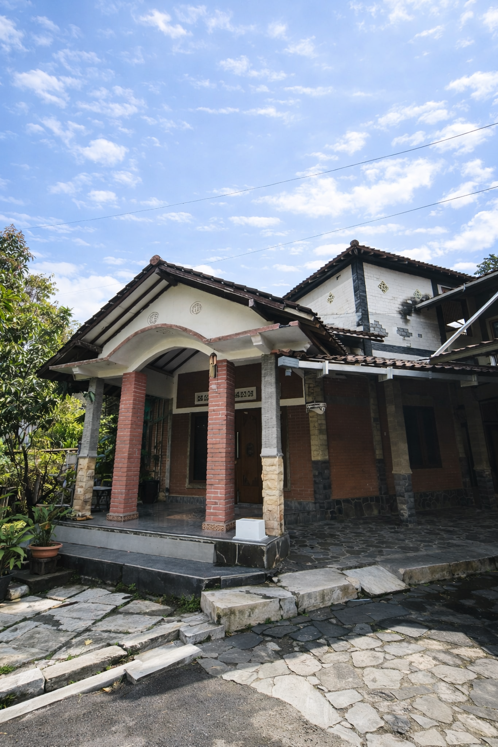 Rumah Luas Cocok Untuk Kost Jakal Km 16 Sleman, 6 Kamar Dekat UII & Wisata!