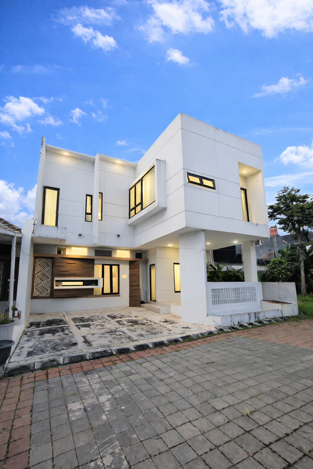 Rumah Mewah 2 Lantai 850 Meter dari Jalan Palagan Dekat UGM