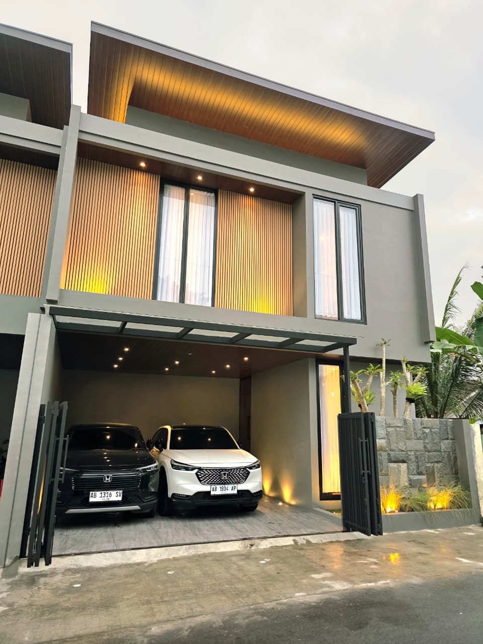 Lokasi Favorit! Rumah Modern Kontemporer 2 Lantai dekat Casa Grande Amikom