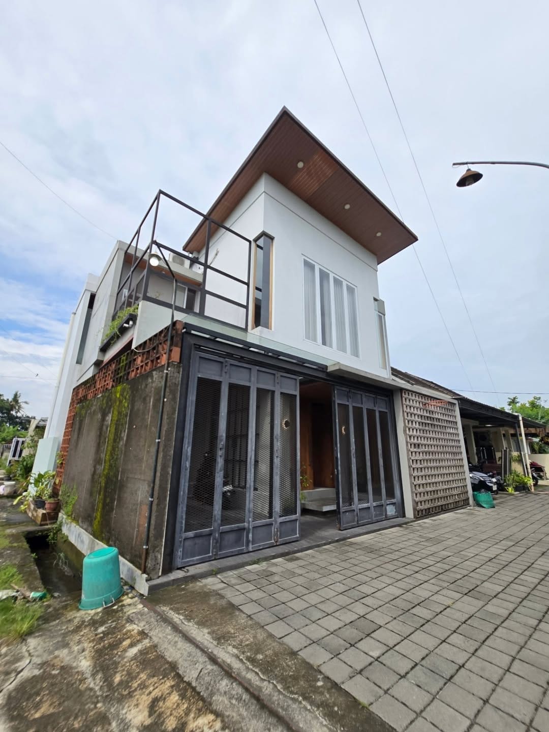 Rumh 2 Lantai 3 Kamar di Tirtonirmolo dekat Kampus PGRI Sonosewu Wirobrajan